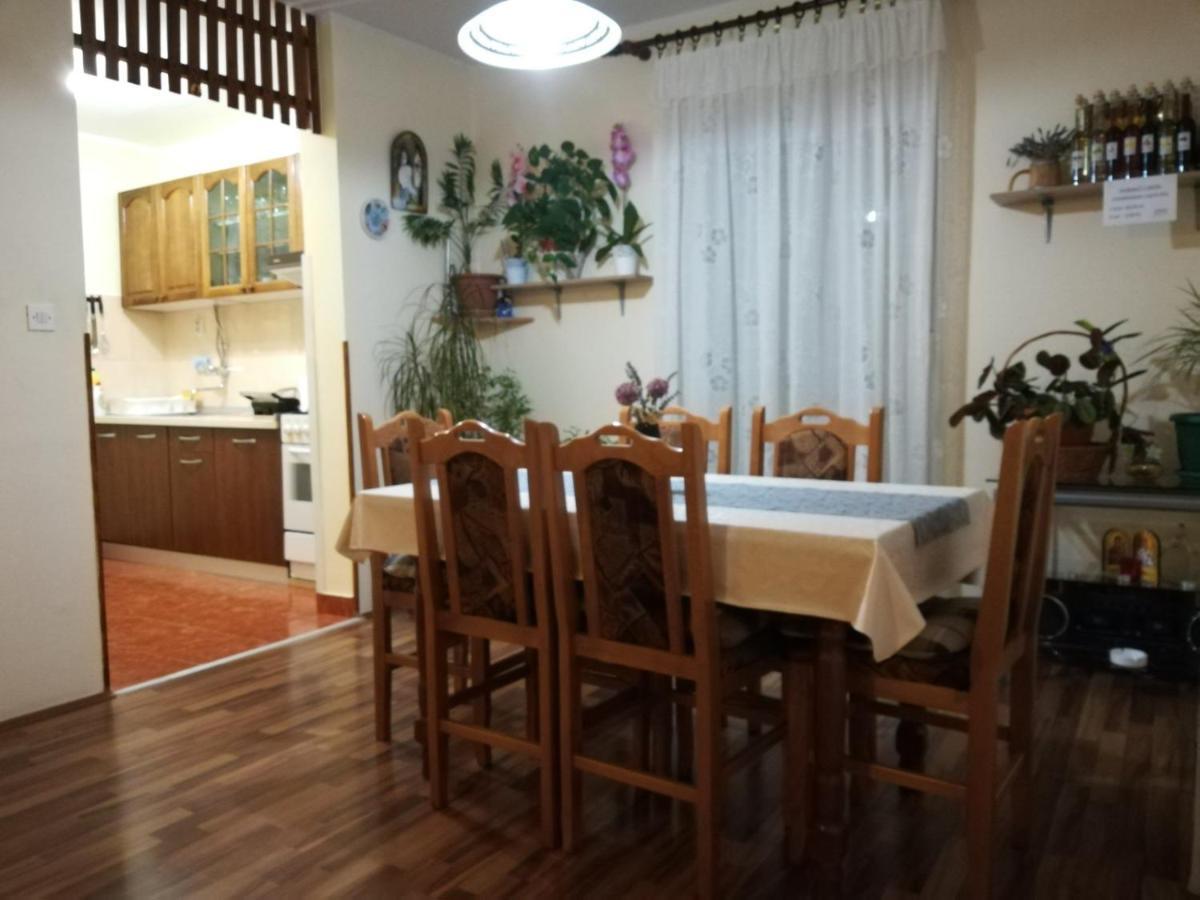 Apartman Rosa Apartment Скрадин Екстериор снимка